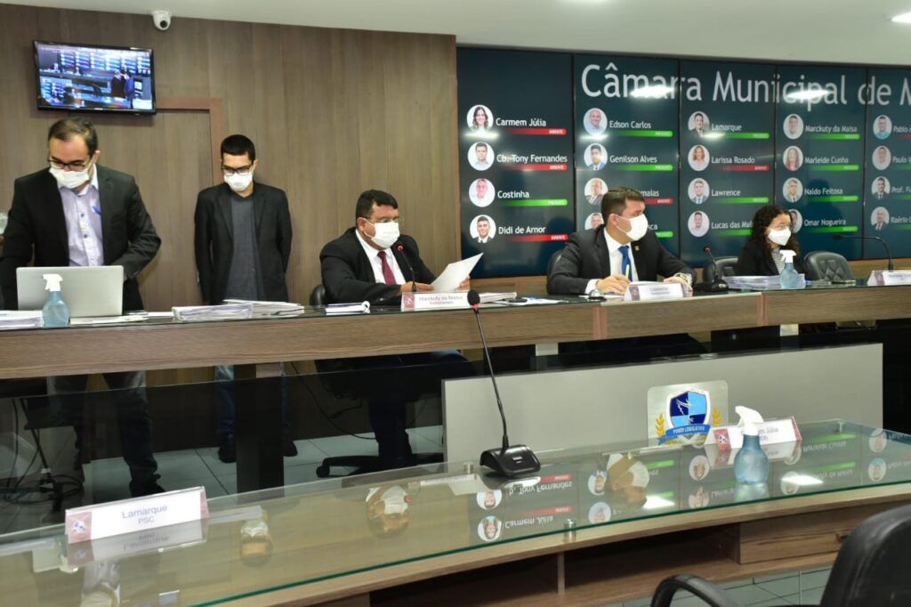 Leitura das emendas à LOA em sessão nesta sexta-feira, 14 - foto Edilberto Barros CMM