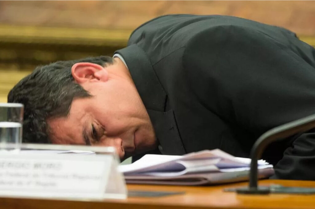 moro desiste