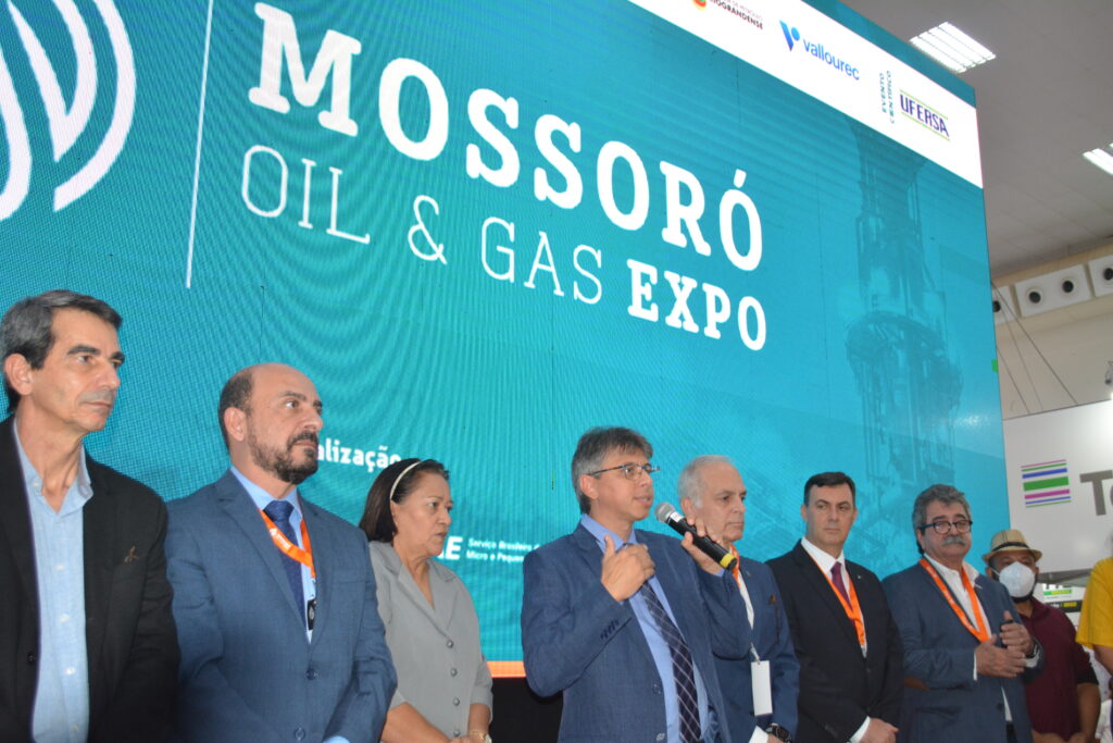 Presidente da Redepetro, Gutemberg Dias, discursa na abertura do Mossoró Oil & Gas, nesta terça-feira - foto Luciano Lellys