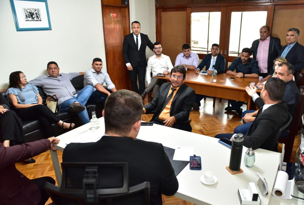Vereadores, em reunião, decidem debate para próxima sexta-feira - foto Edilberto Barros
