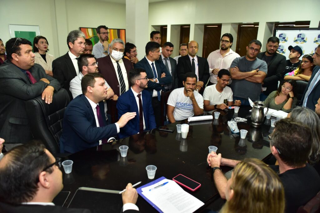 Reunião na sala de reuniões